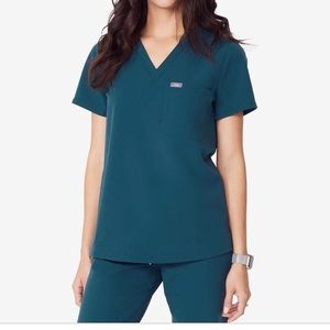 NWT FIGS Caribbean Blue Casma top